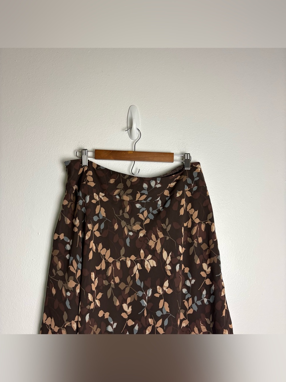 Daisy Fuentes Women's Dark Floral Midi Skirt Whimsi Flowy Black/Tan Size 12 - Picture 6 of 10